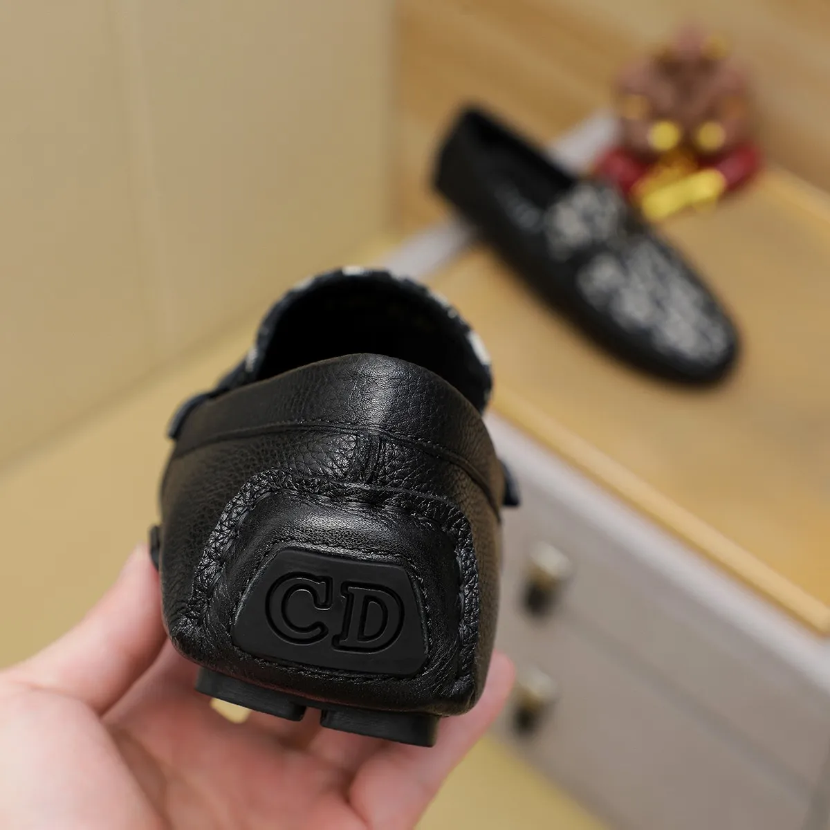 Men's shoes 💰380 🕷️🕷️[Dior] Dior's new casual men's shoes are launched in Hong Kong counters. Official website 1:1 production. Italian original first-layer cowhide + 🐷 leather lining. Designed by European and American masters. Perfect shape to create counter quality, solid color rubber wear-resistant outsole and classic dazzling toe! Super versatile and very comfortable. High-end without losing taste, fashionable and novel! ! Absolute focus! Colors available! Code number 38-44 (45.46 customized)